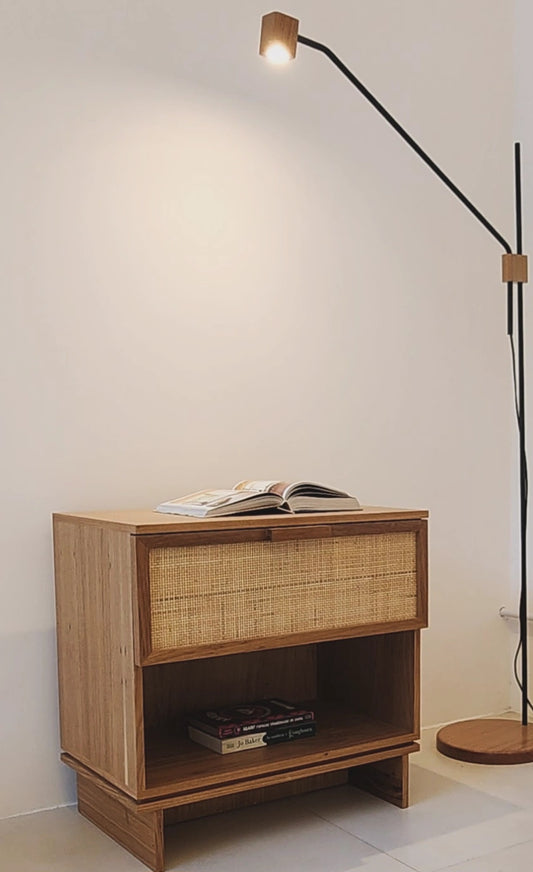 Mesa de cabeceira Lis - Frete grátis | 3x sem juros