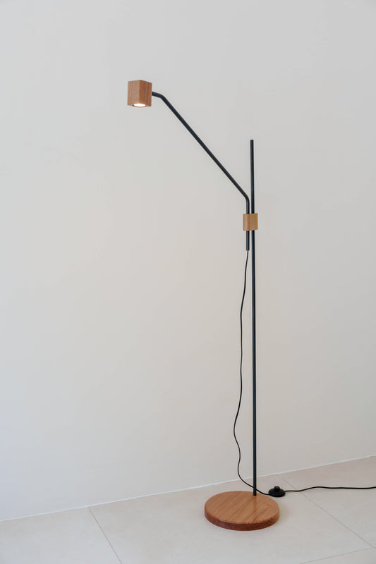 Abajur de Piso Oli - Frete Grátis | 3X Sem Juros