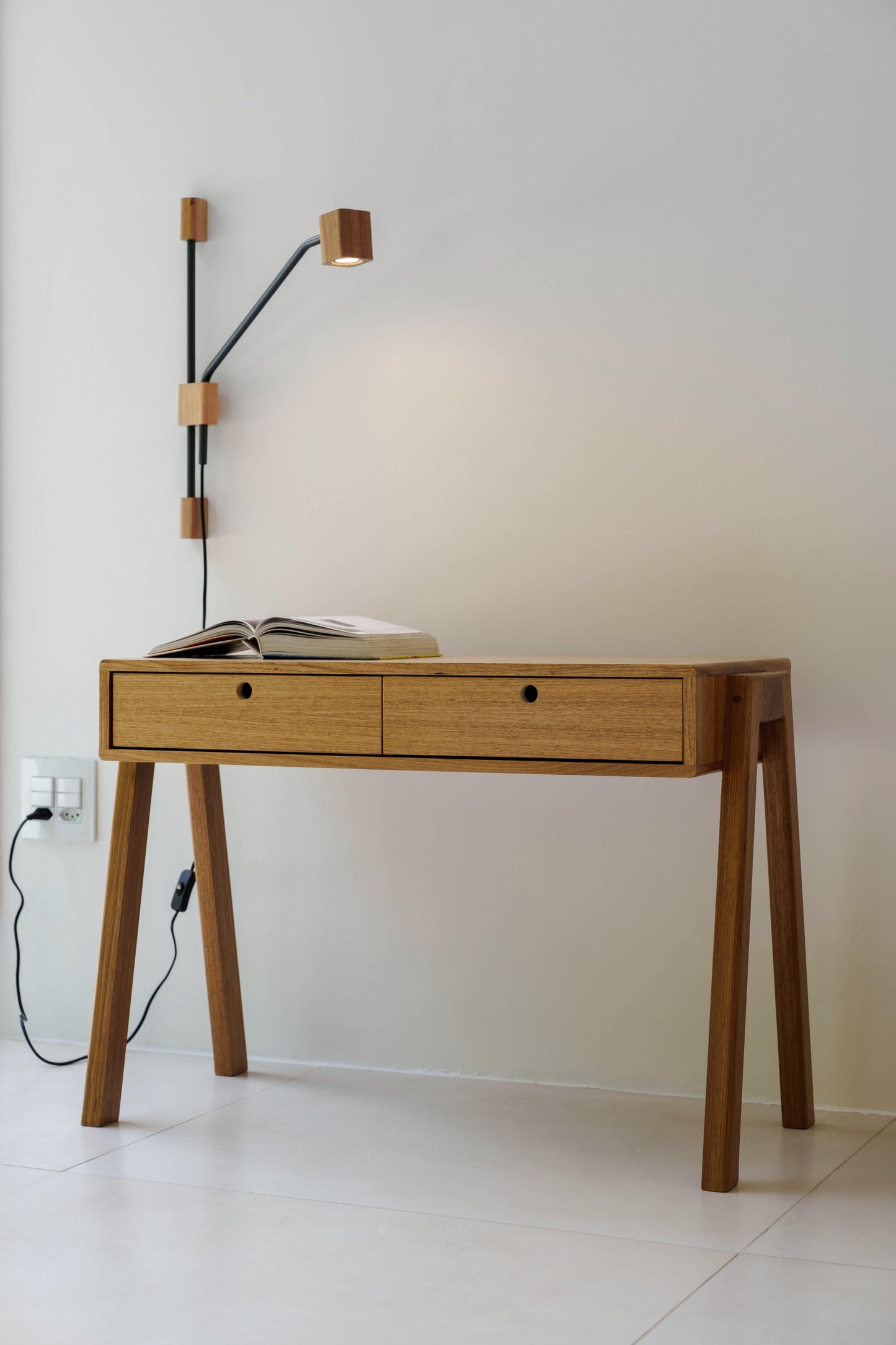 Luminária de Parede OLI - Frete Grátis