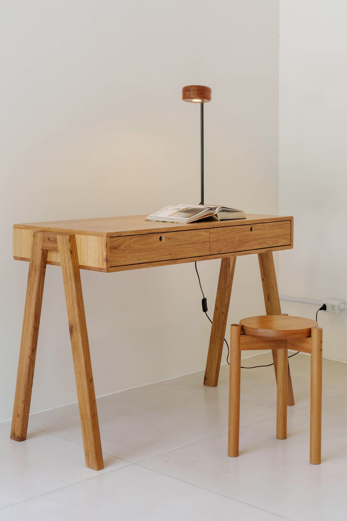 Abajur de Mesa Foco - Frete grátis | 3x sem juros