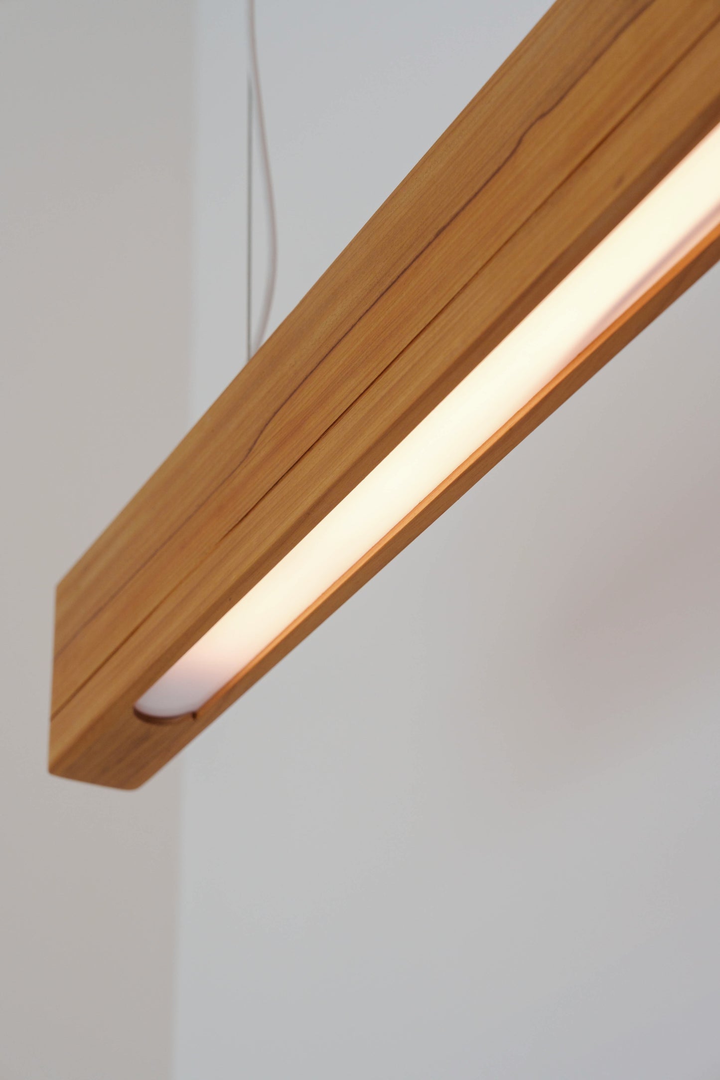 Luminária de Teto Pendente Linear 140 cm - Frete Grátis | 3X Sem Juros