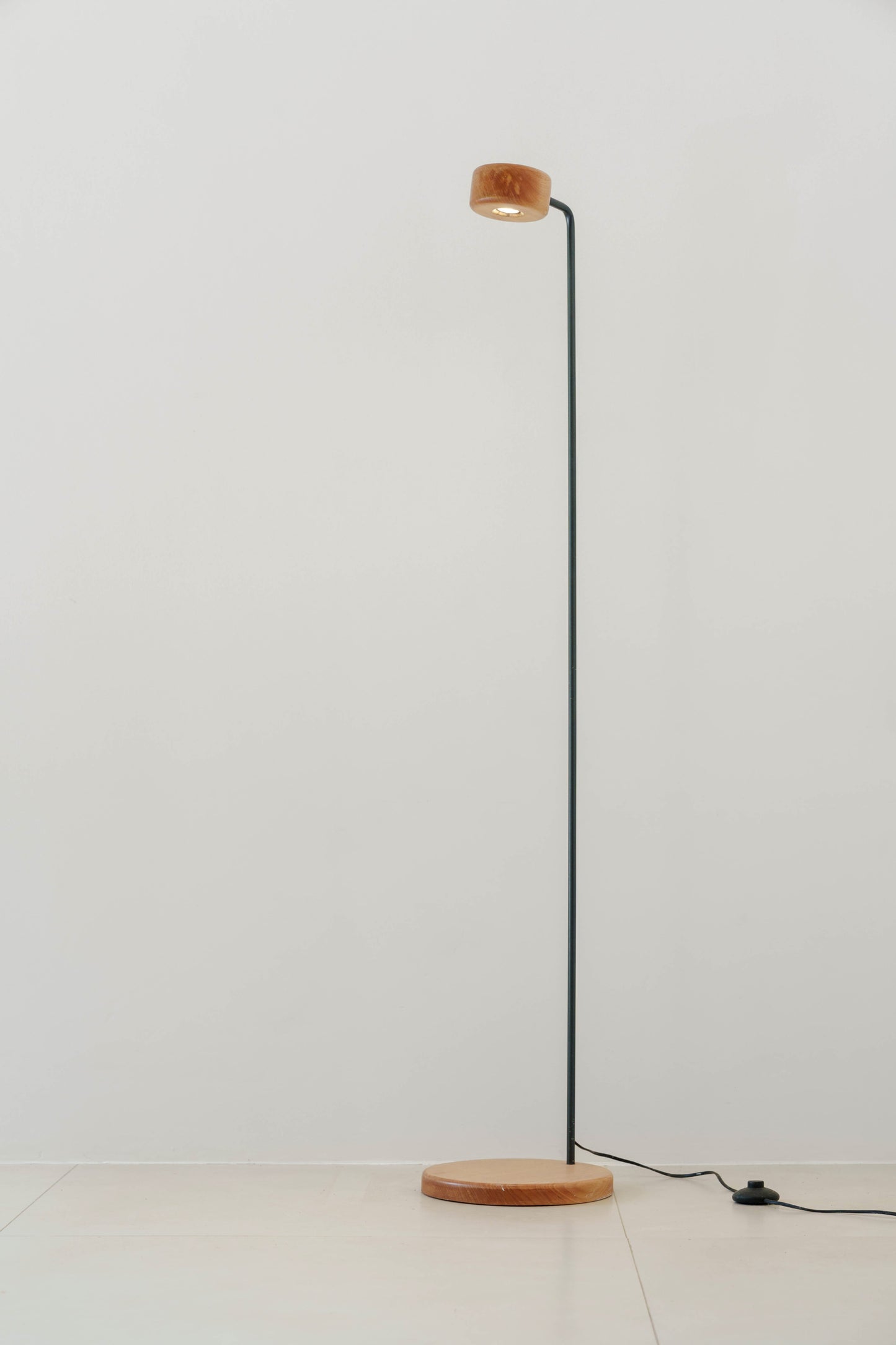 Luminária de Piso Foco - Frete Grátis | 3x sem juros