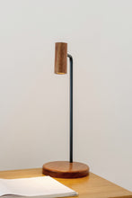 Carregar imagem no visualizador da galeria, Luminária de mesa Navona
